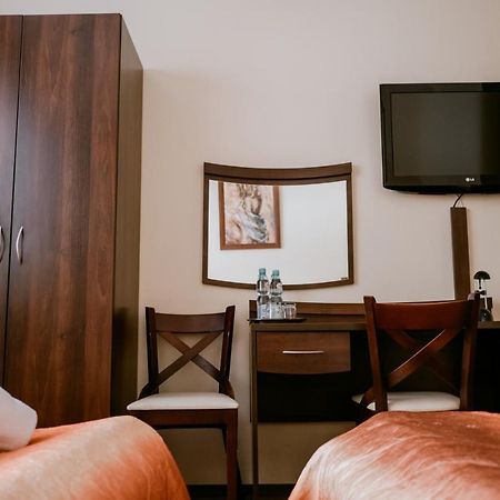 Hotel Domino Niemodlin Екстер'єр фото