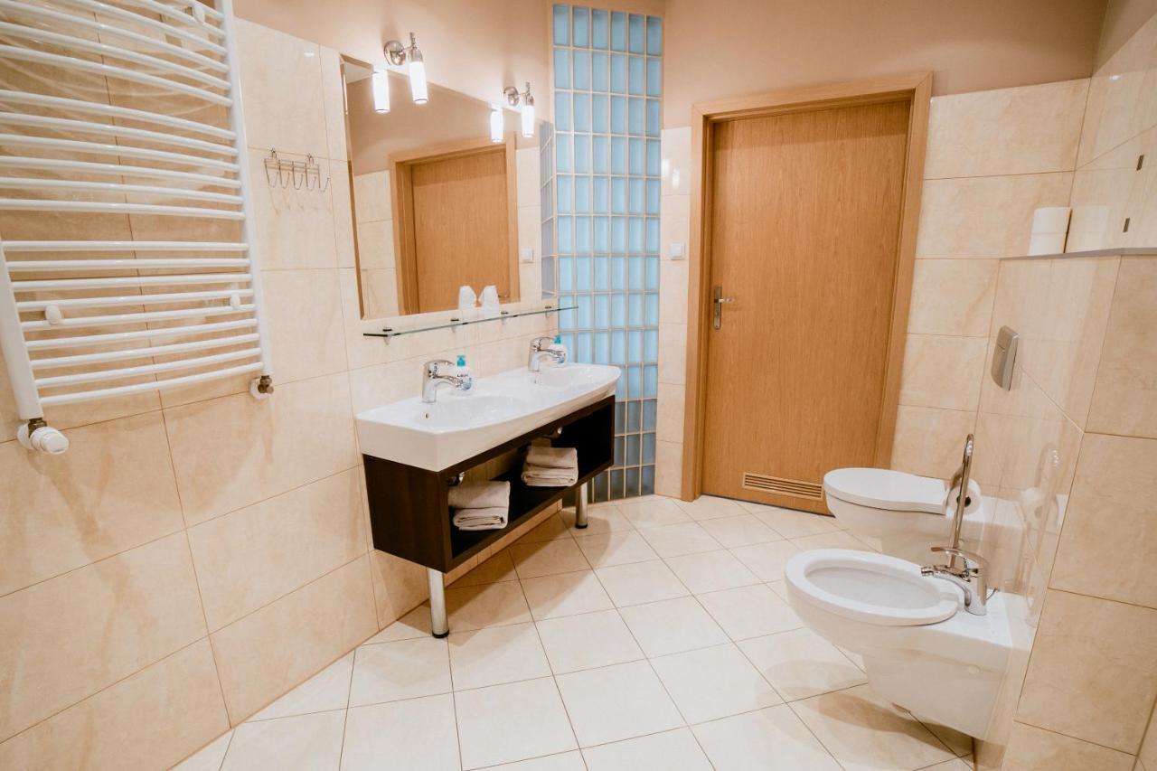 Hotel Domino Niemodlin Екстер'єр фото