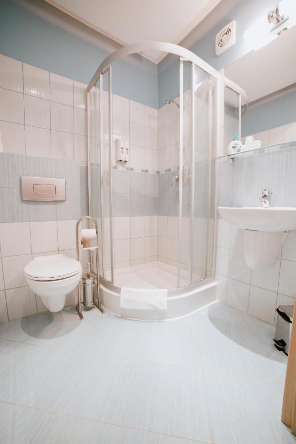 Hotel Domino Niemodlin Екстер'єр фото
