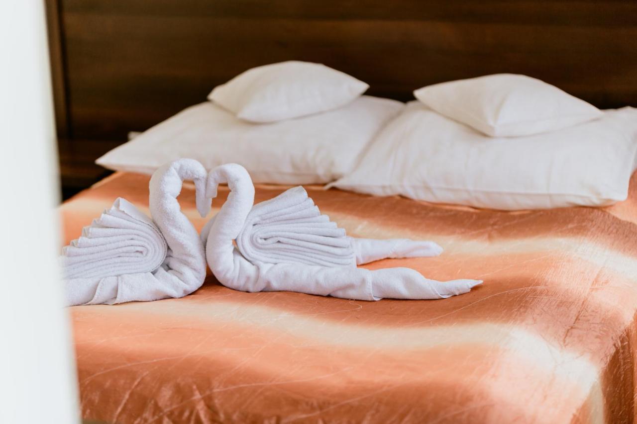 Hotel Domino Niemodlin Екстер'єр фото