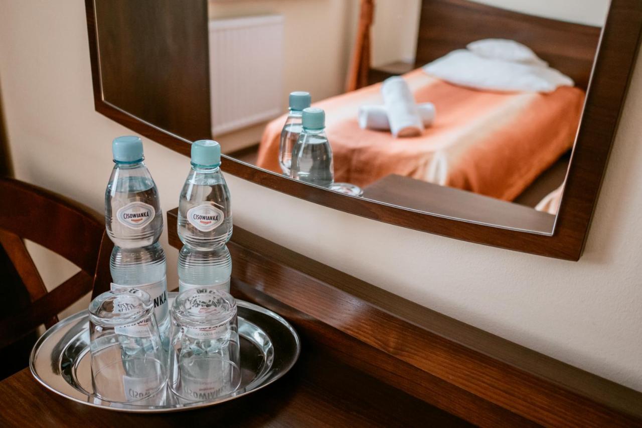 Hotel Domino Niemodlin Екстер'єр фото