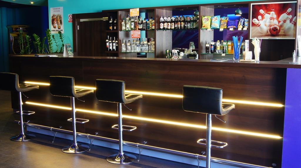 Hotel Domino Niemodlin Екстер'єр фото